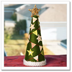 Yarn Christmas Tree w/Mini Bunting